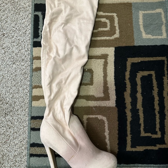 Suede Boots w/heel-Size 8.5,10 - Picture 3 of 4